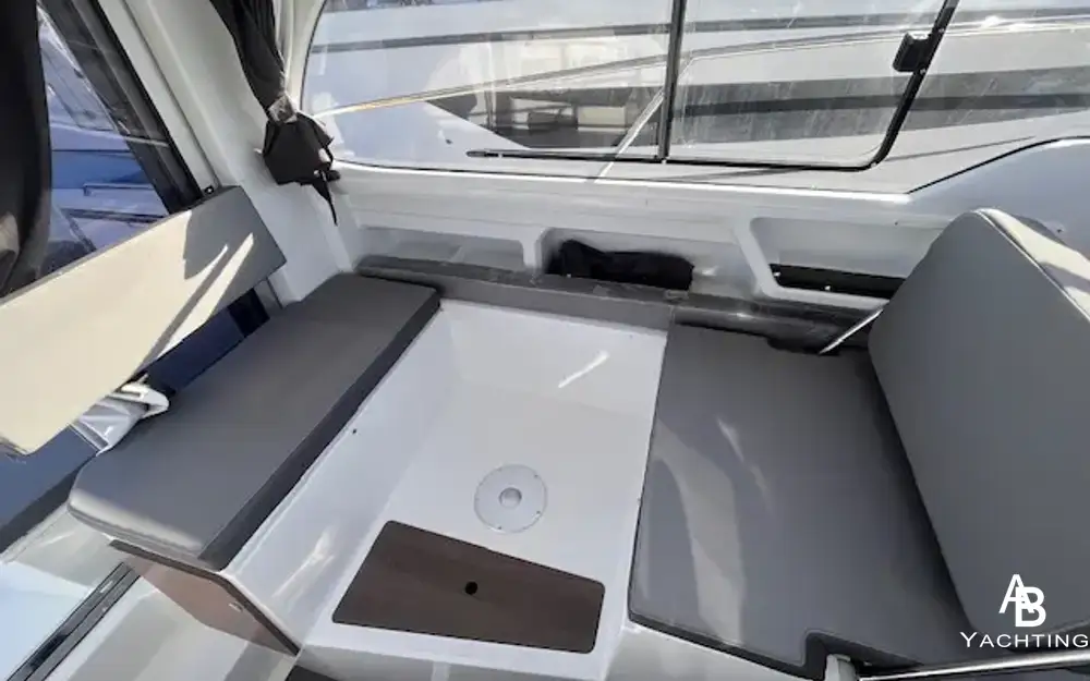 slider 4 Beneteau Antares 8 OB V2