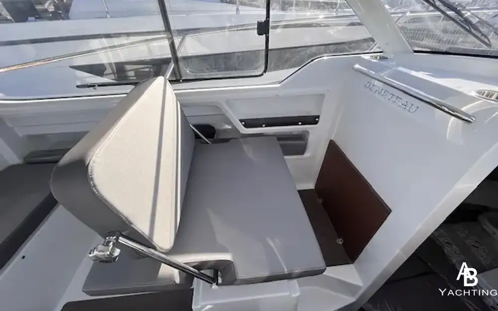 slider 5 Beneteau Antares 8 OB V2