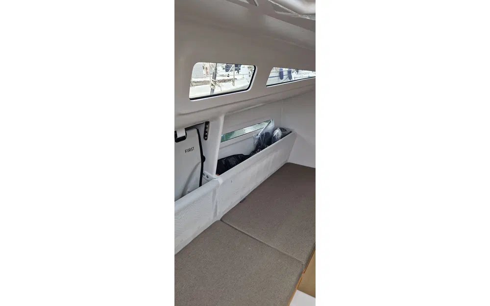 slider 7 Beneteau First 27