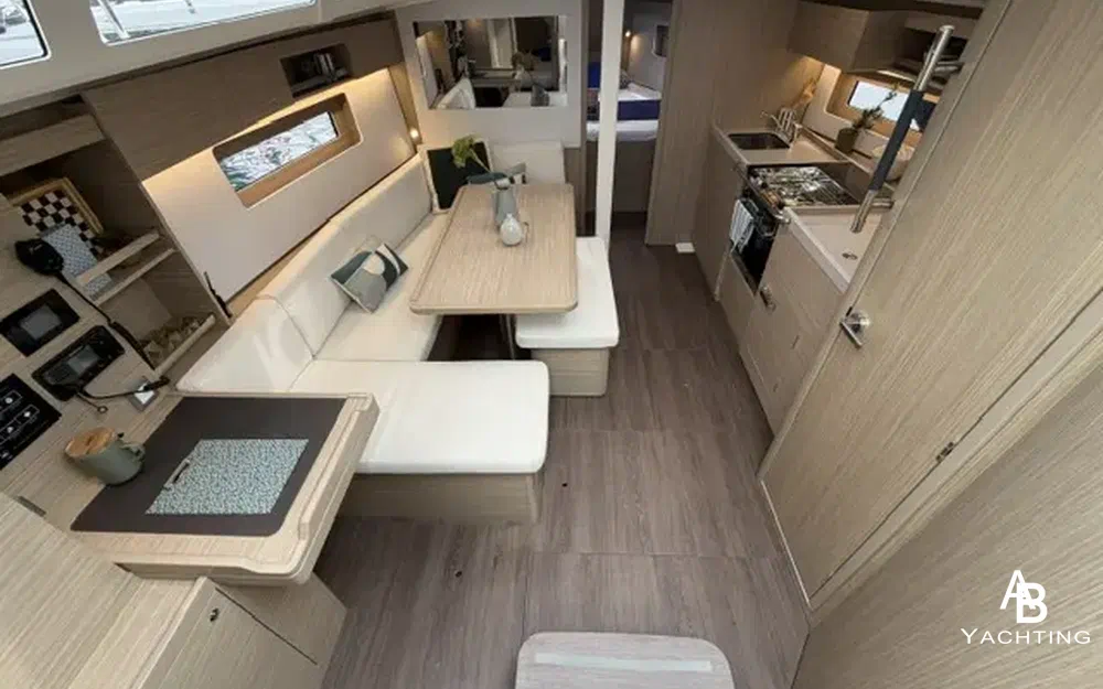 slider 11 Beneteau Oceanis 37.1