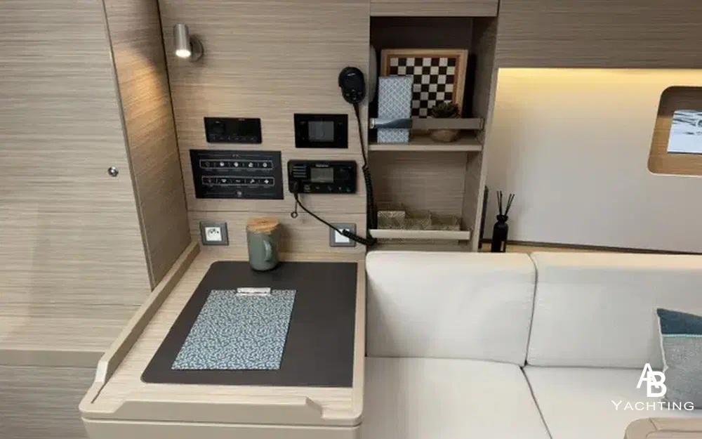 slider 12 Beneteau Oceanis 37.1
