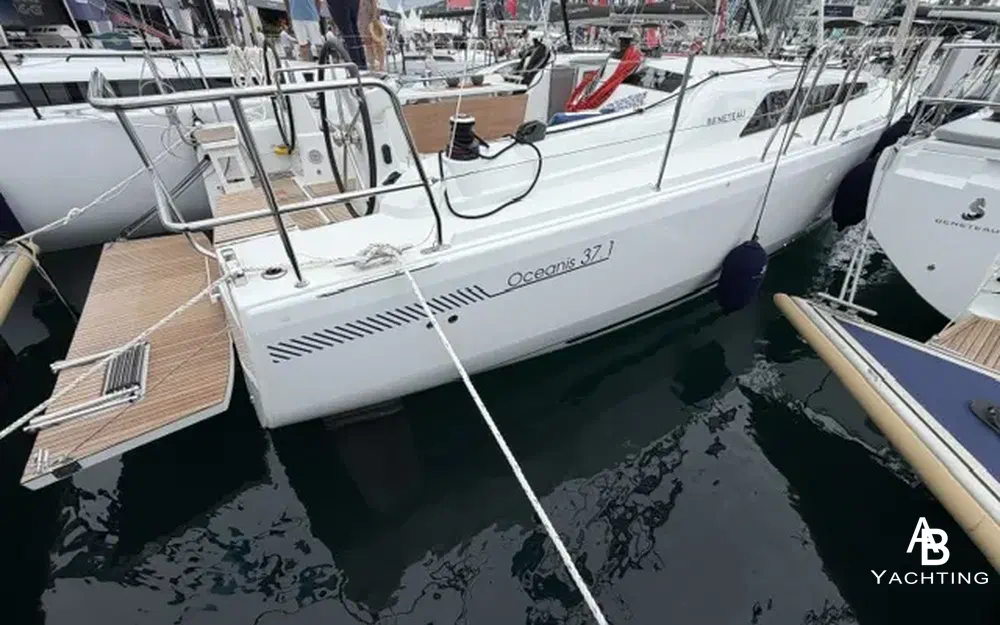 slider 1 Beneteau Oceanis 37.1