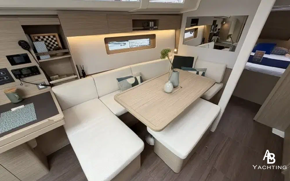slider 19 Beneteau Oceanis 37.1