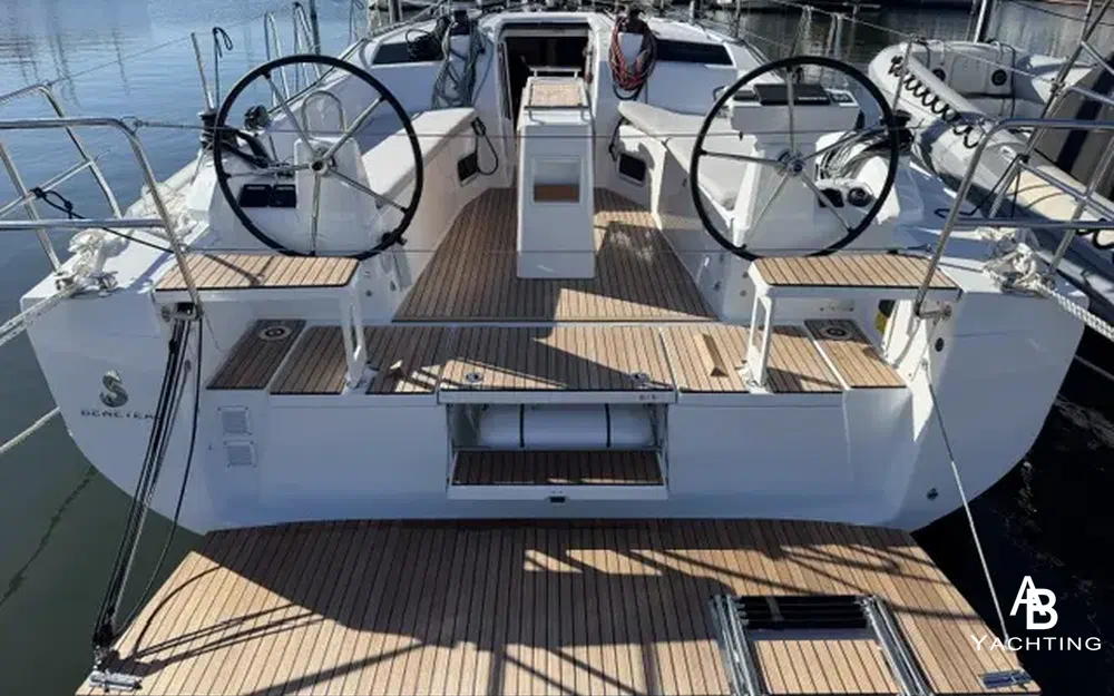 slider 2 Beneteau Oceanis 37.1