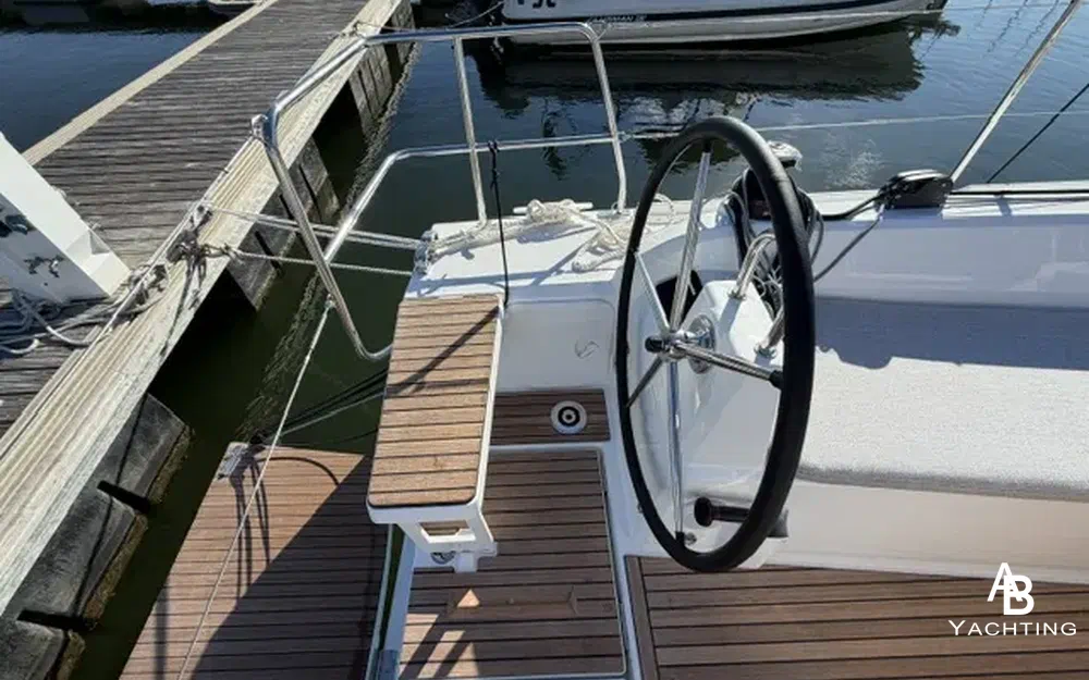 slider 4 Beneteau Oceanis 37.1