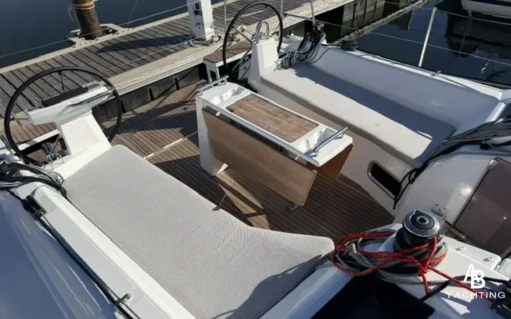 slider 5 Beneteau Oceanis 37.1