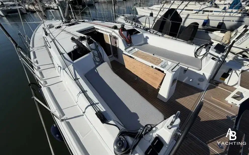 slider 6 Beneteau Oceanis 37.1