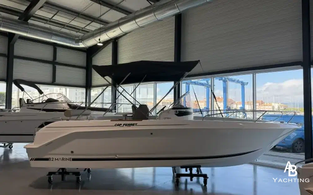 slider 1 B2 Marine 652 Open