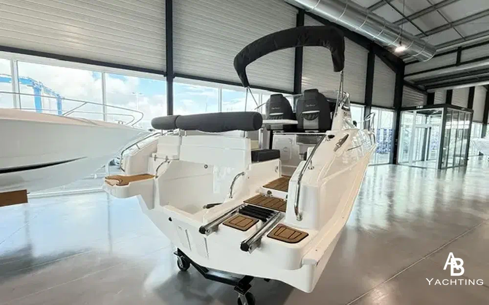slider 1 B2 Marine Cap Ferret 752 Cruiser