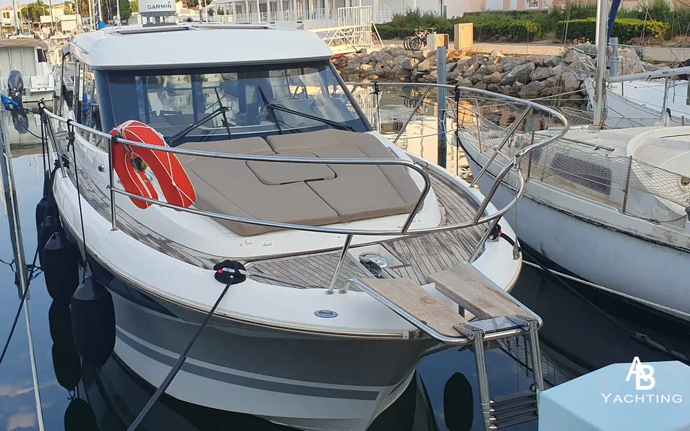 slider 1 Jeanneau NC 9
