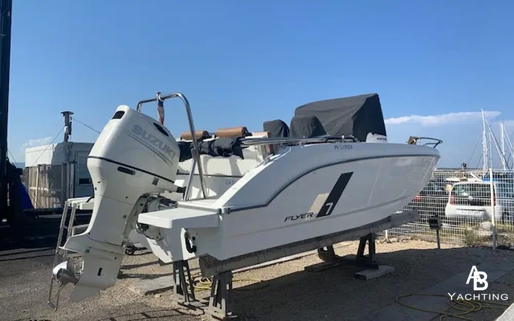 slider 1 Beneteau Flyer 7 SPACEdeck
