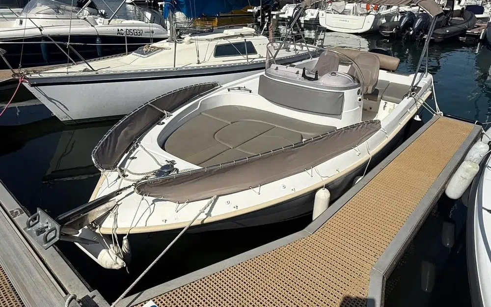 B2 Marine Cap Ferret 652 Open