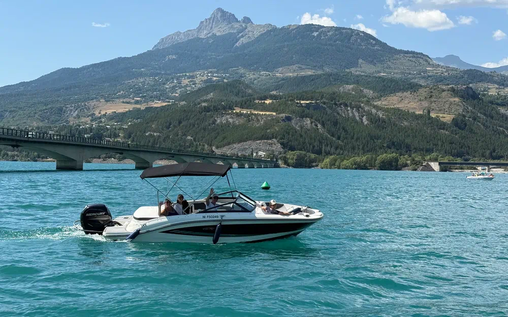 Sea Ray  19 SPX thumbs
