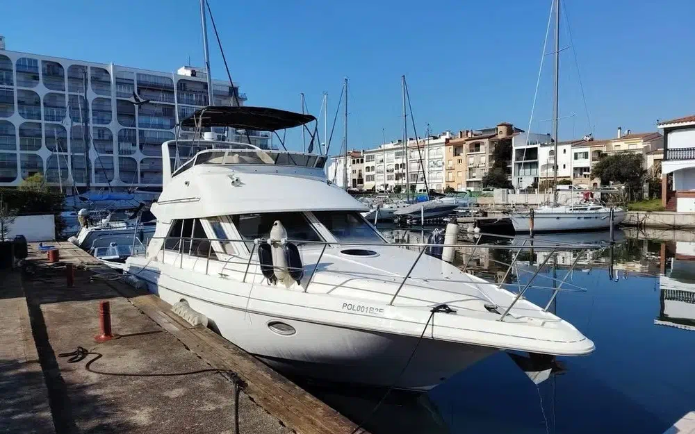 Cruisers Yachts  3585 Flybridge
