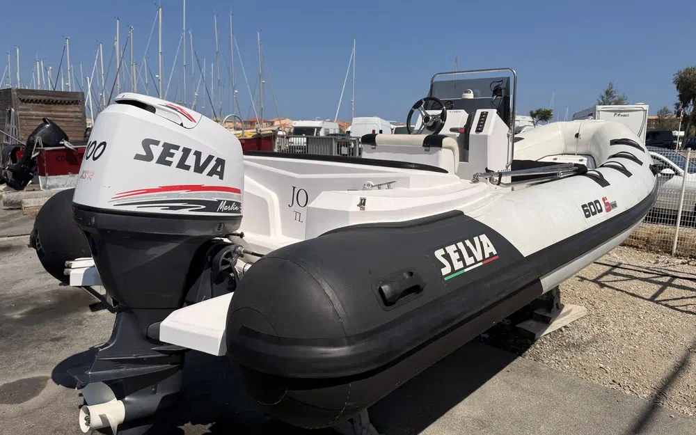 Selva  D600