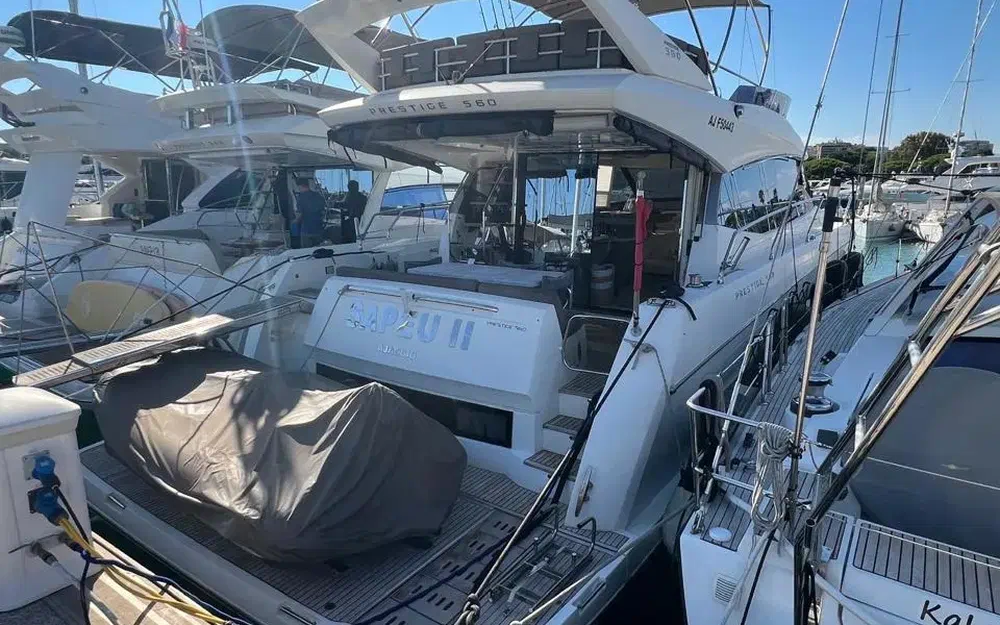 Prestige Yachts  560 S