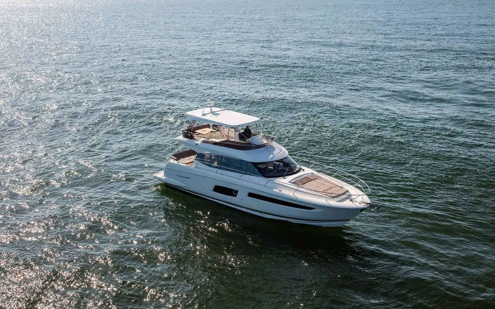 Prestige Yachts  560 Fly