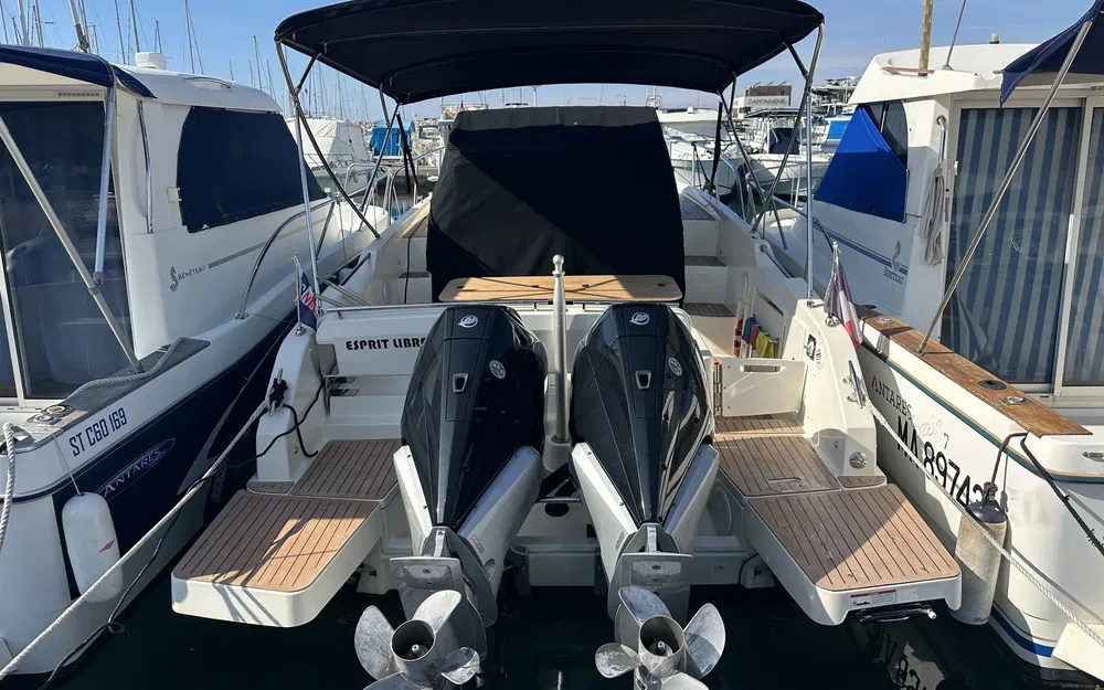 Quicksilver Activ 875 Sundeck