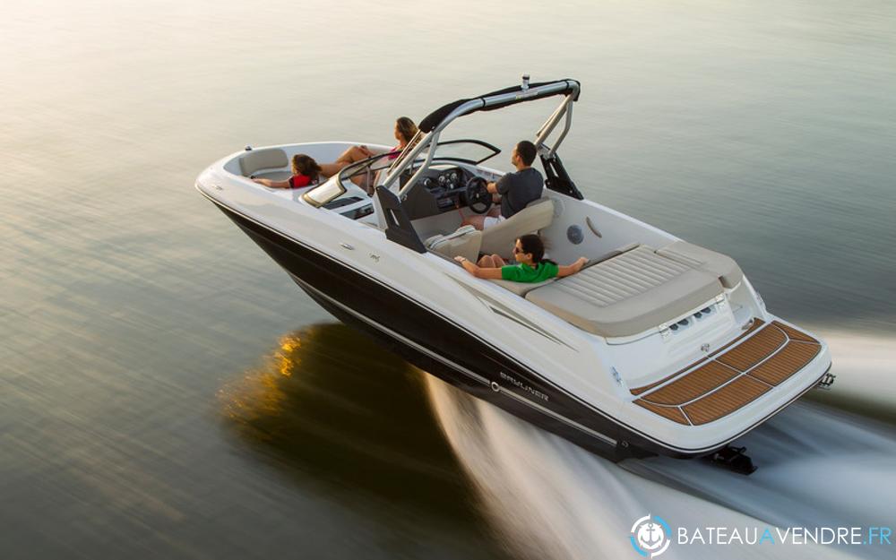 Bayliner VR5 OB interieur photo de présentation