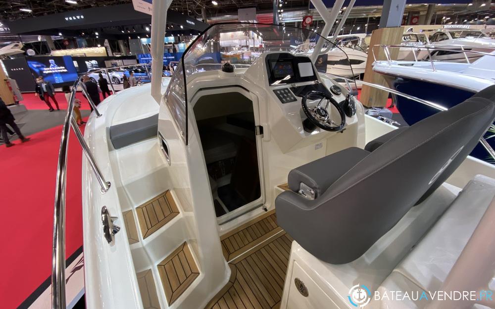 White Shark 240 SC interieur photo 4