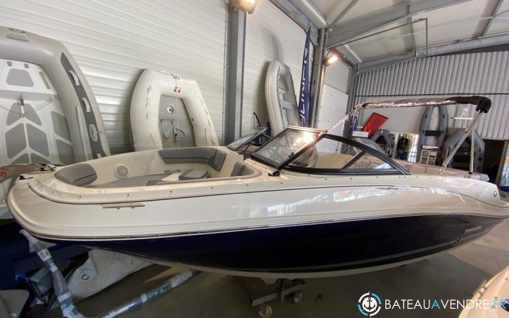 Bayliner VR5 OB interieur photo de présentation