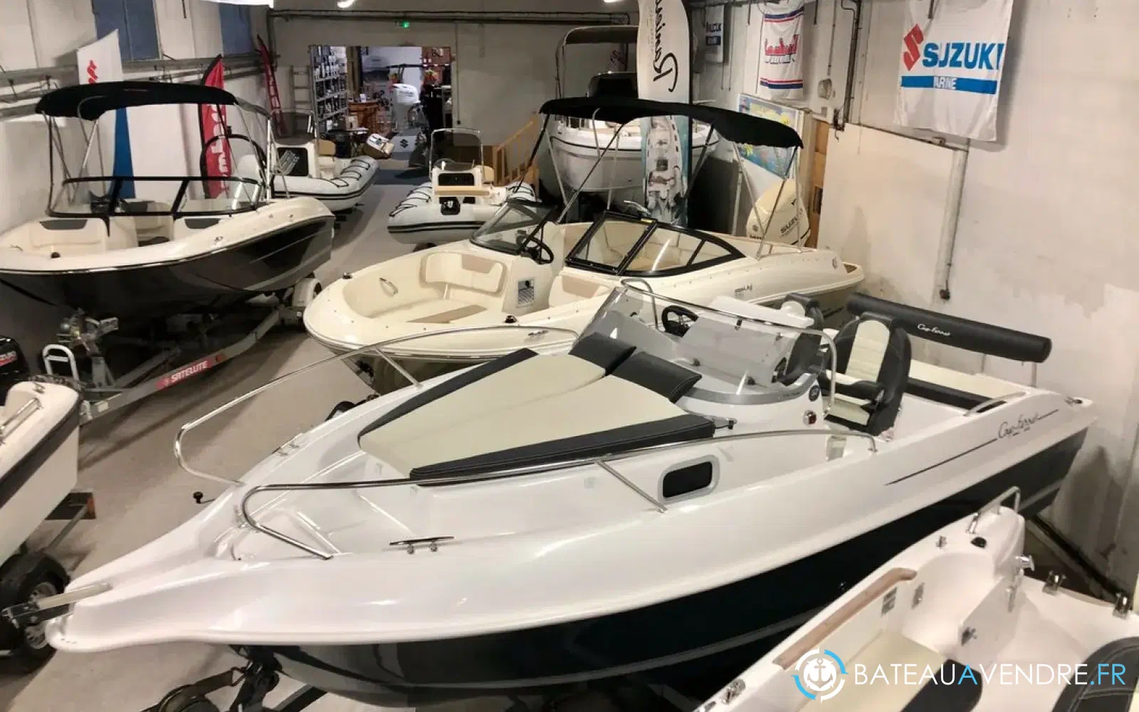 slider 0 B2 Marine Cap Ferret 572 Day Cruiser
