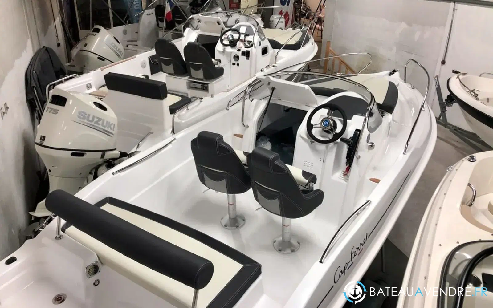 slider 1 B2 Marine Cap Ferret 572 Day Cruiser
