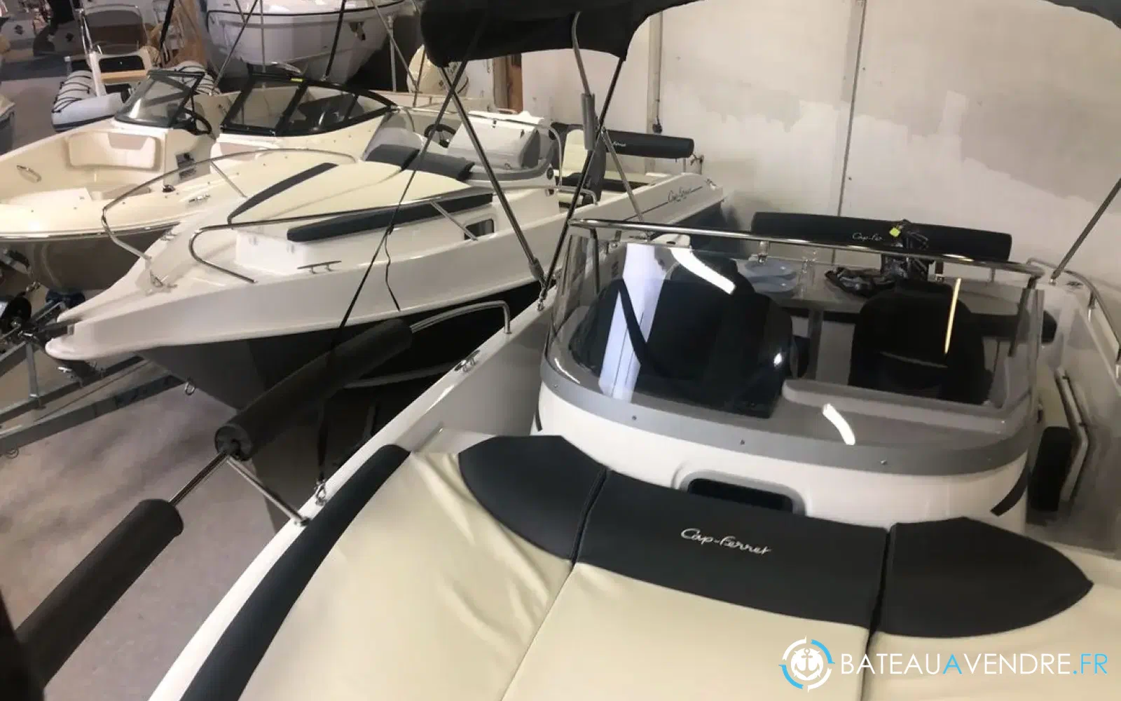 slider 2 B2 Marine Cap Ferret 702 Sun Deck