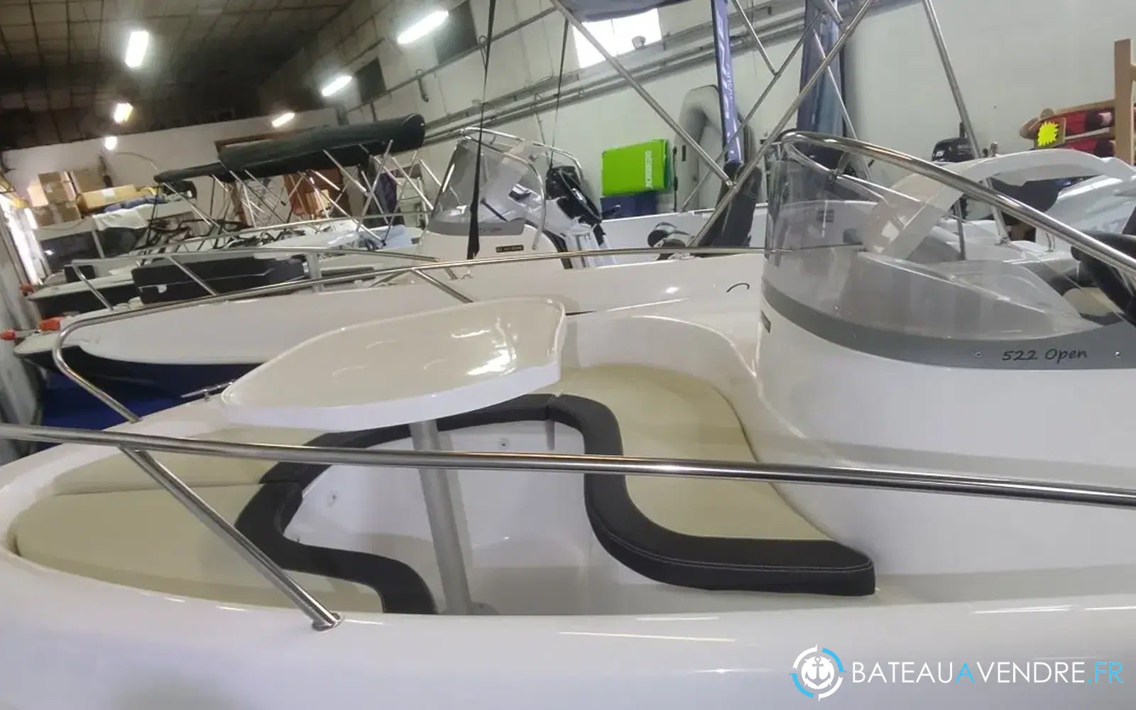 slider 4 B2 Marine Cap Ferret 522 Open