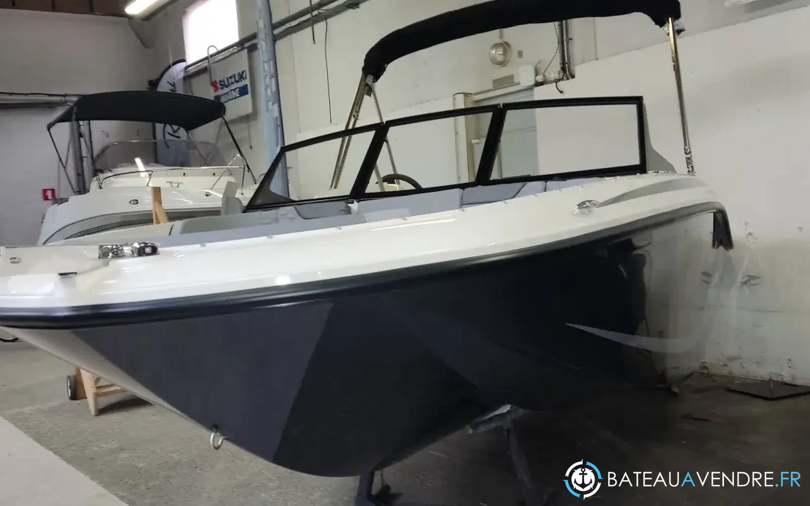 slider 6 Bayliner Element M17