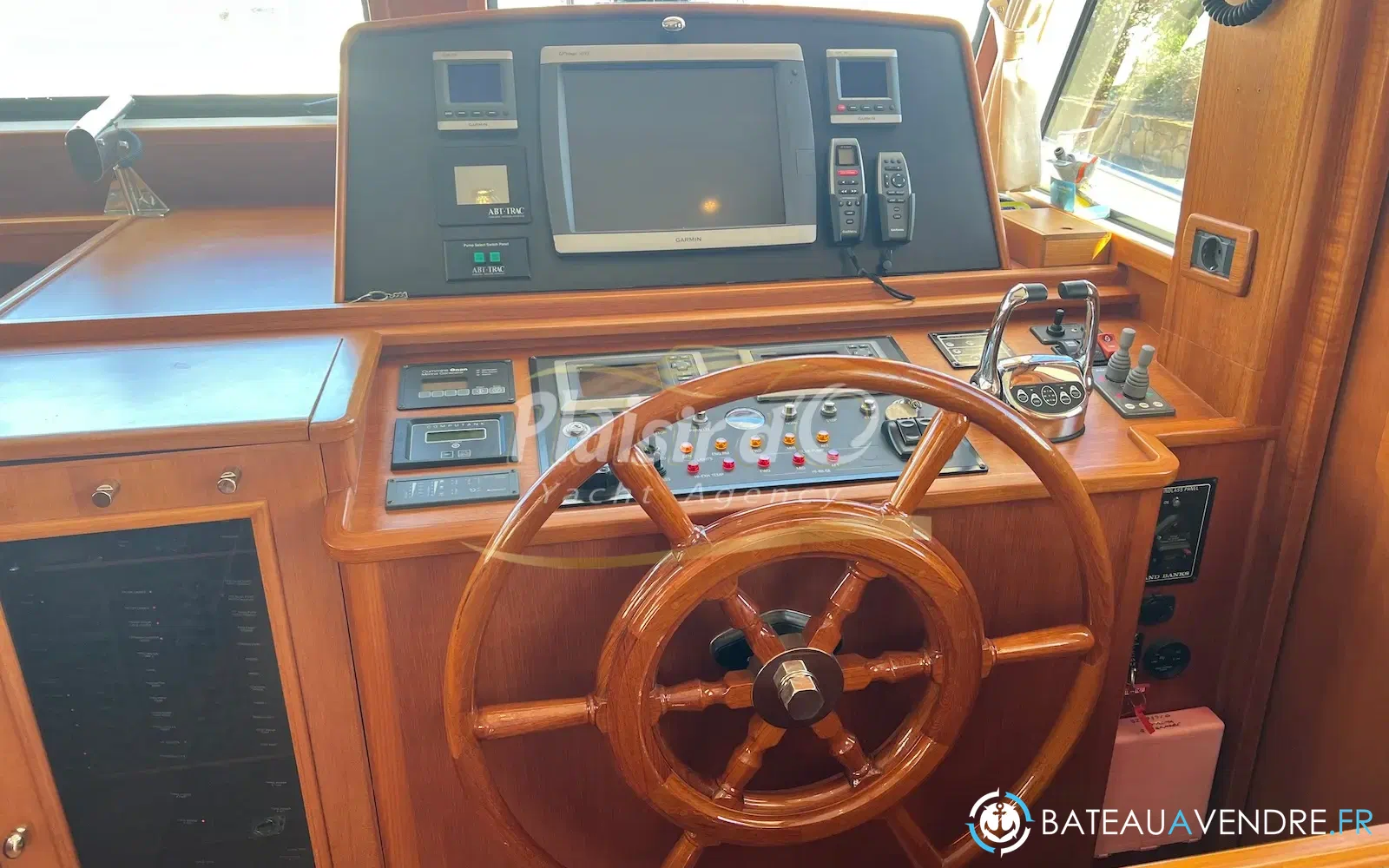 slider 37 Grand Banks 47 Europa