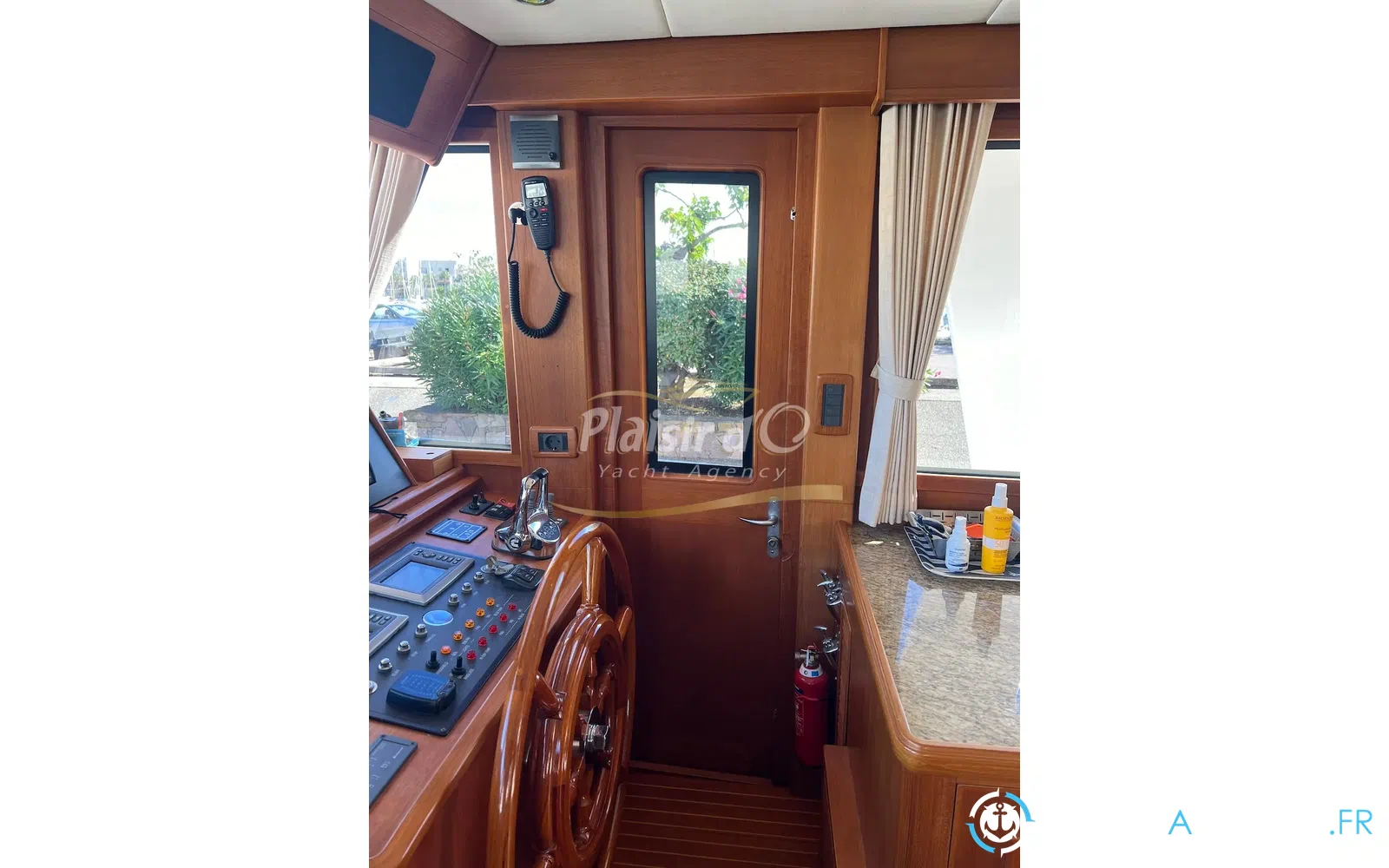 slider 41 Grand Banks 47 Europa