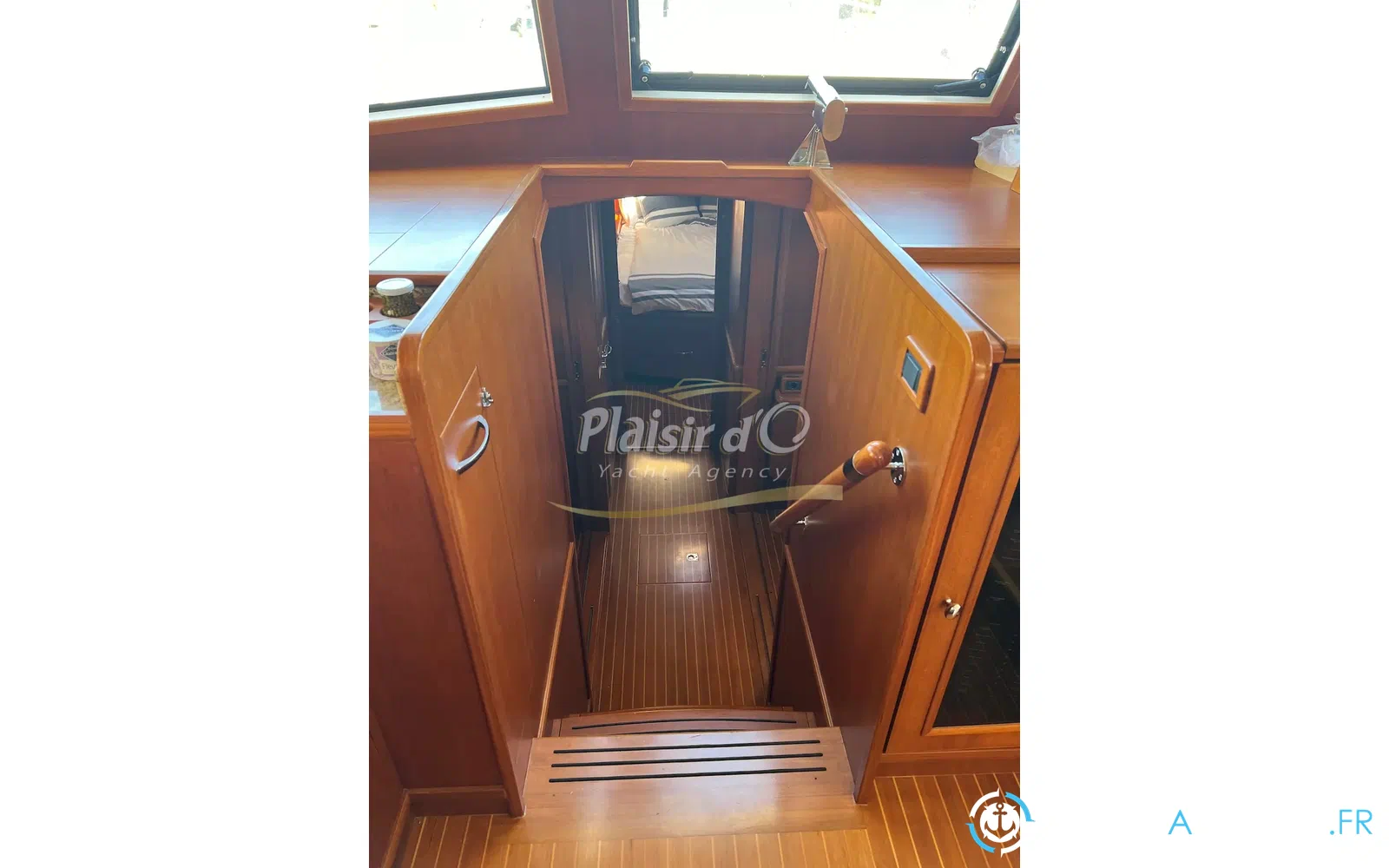 slider 51 Grand Banks 47 Europa