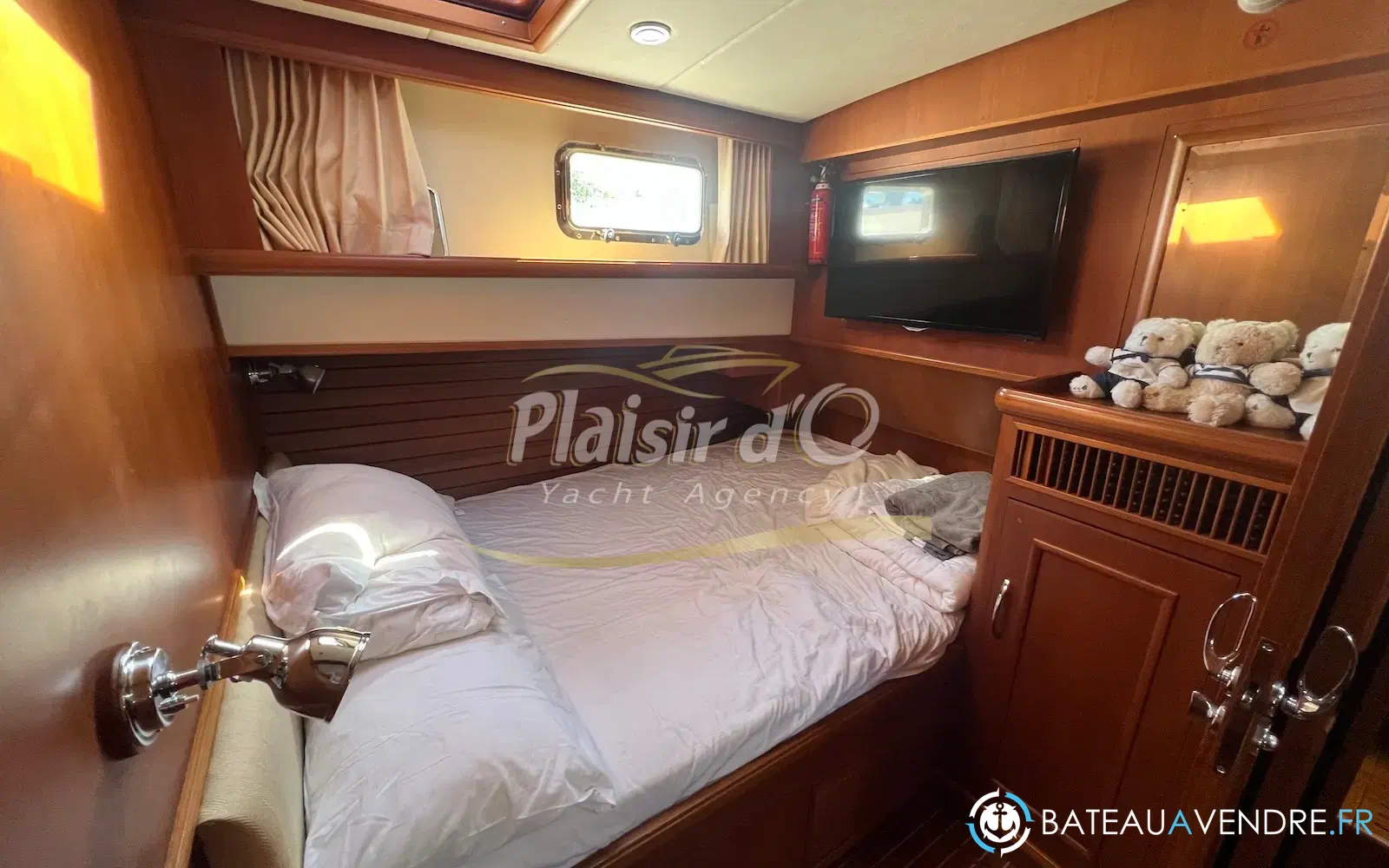 slider 52 Grand Banks 47 Europa
