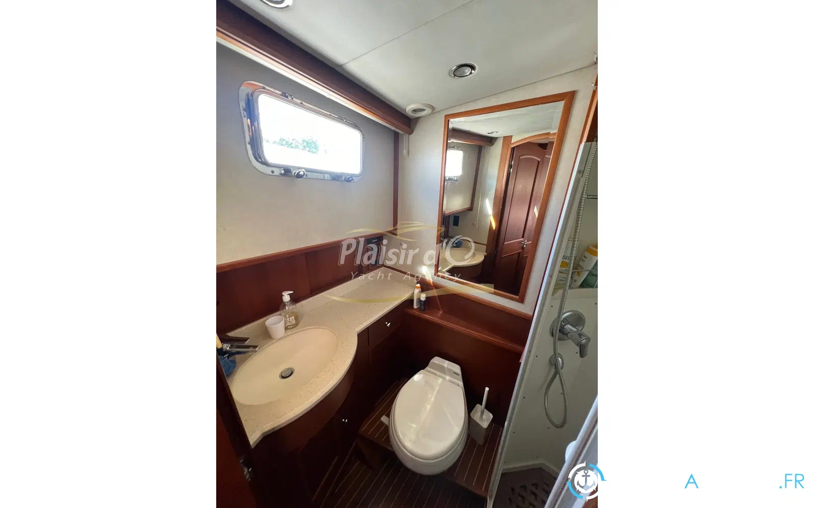 slider 59 Grand Banks 47 Europa