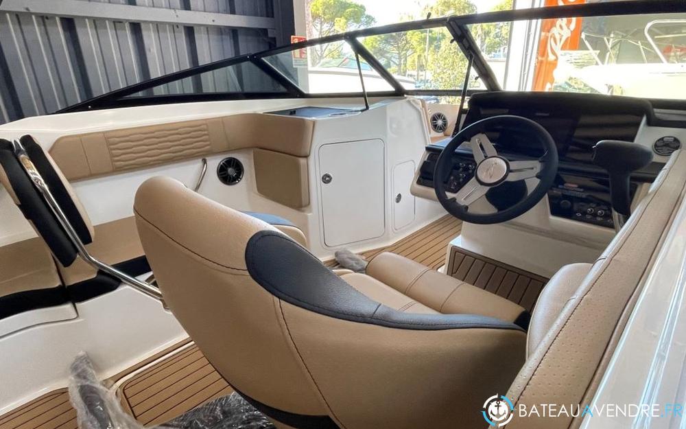 Sea Ray 210 SPX interieur photo 4