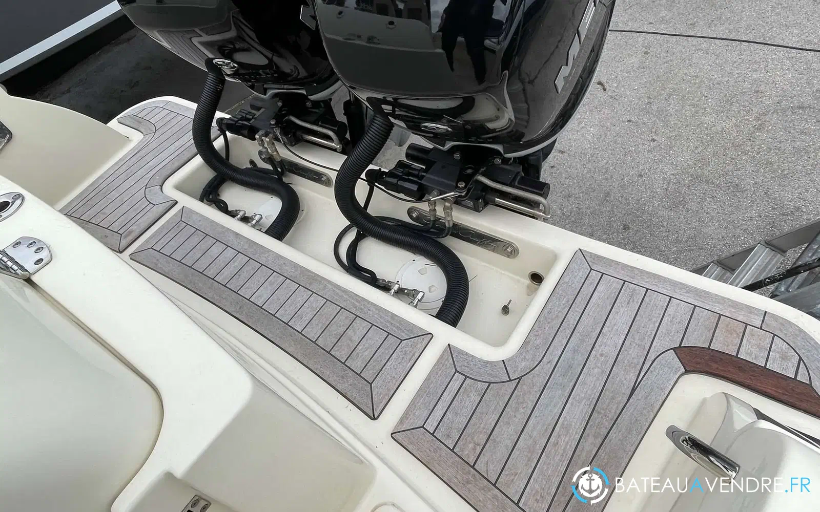 slider 24 Chris Craft Catalina 30