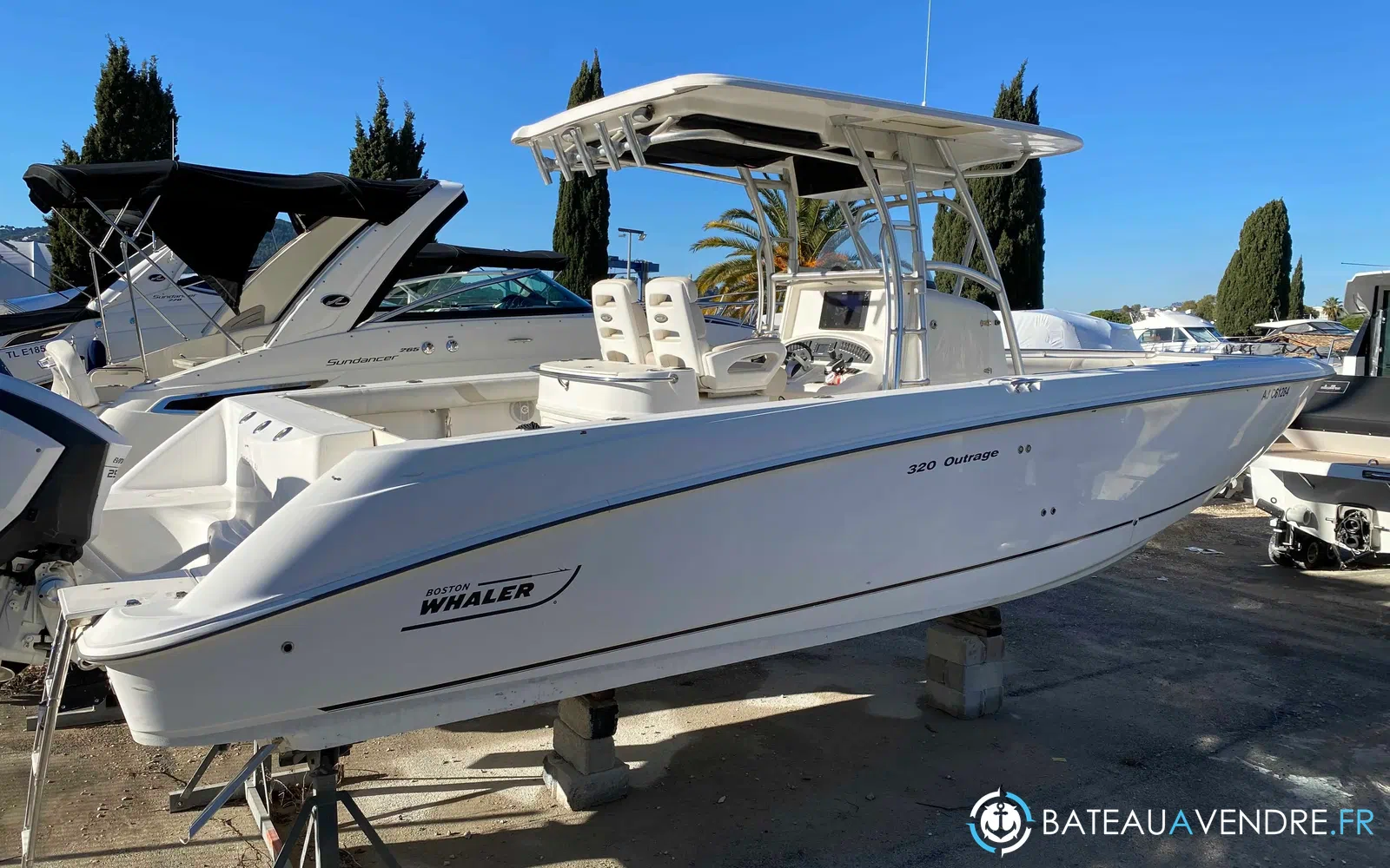 slider 0 Boston Whaler 320 Outrage