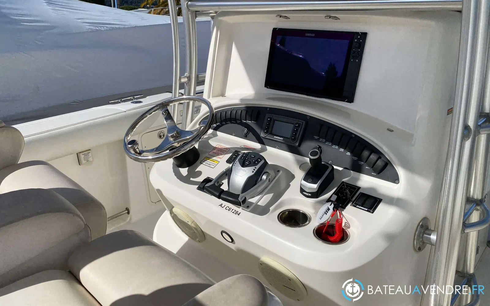 slider 10 Boston Whaler 320 Outrage