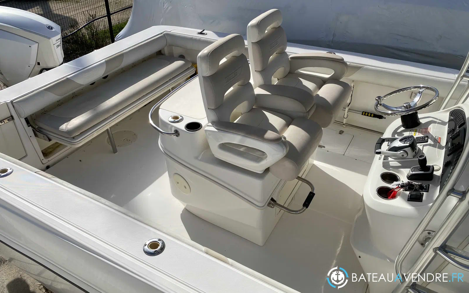 slider 11 Boston Whaler 320 Outrage