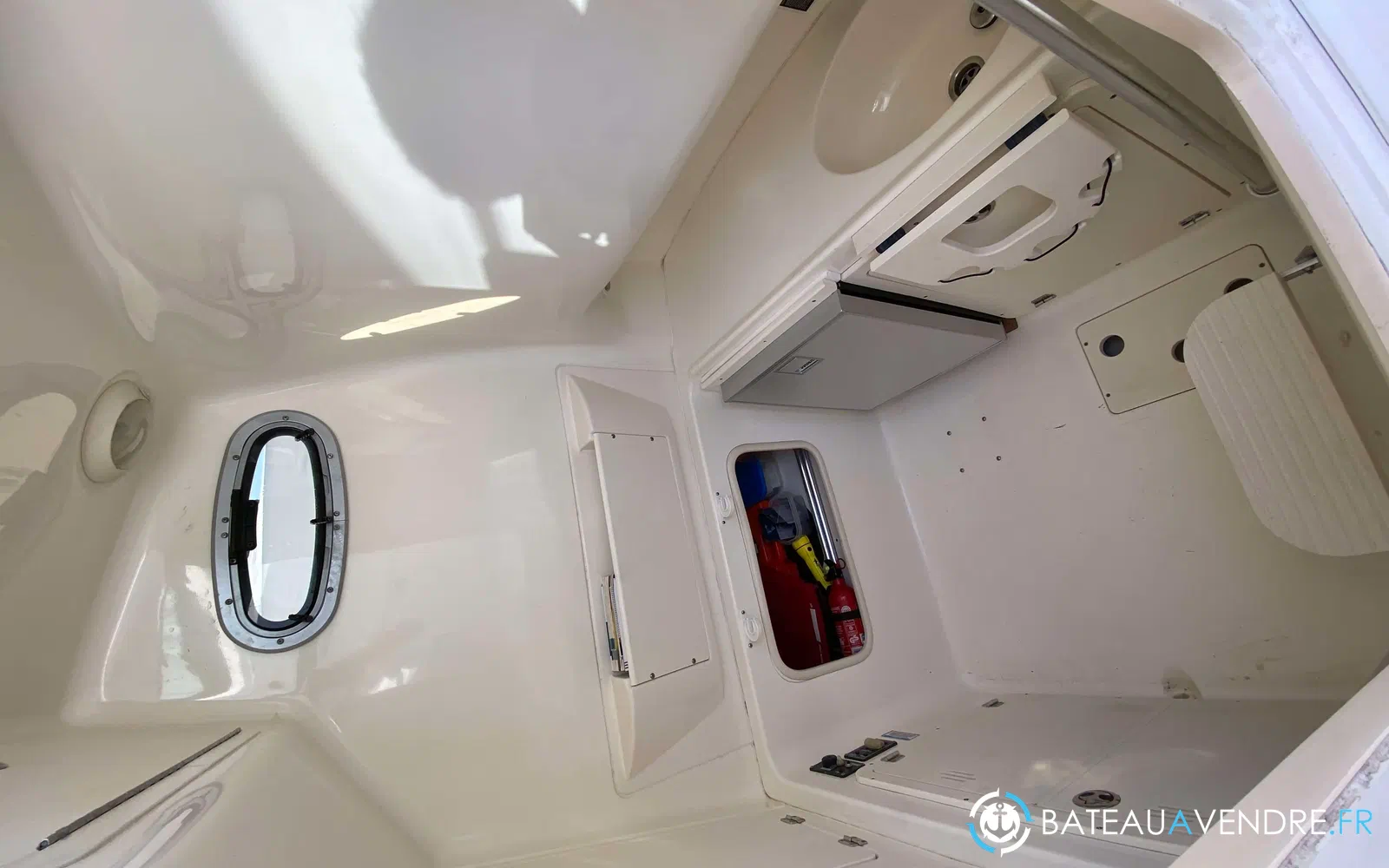 slider 12 Boston Whaler 320 Outrage