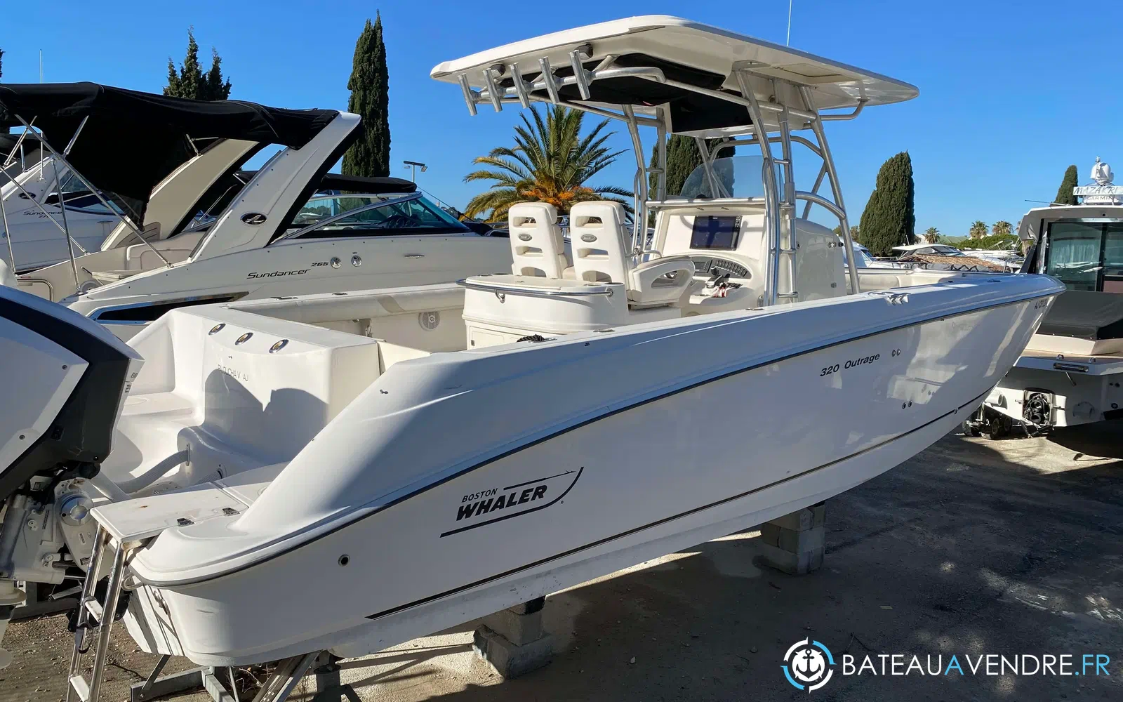 slider 13 Boston Whaler 320 Outrage