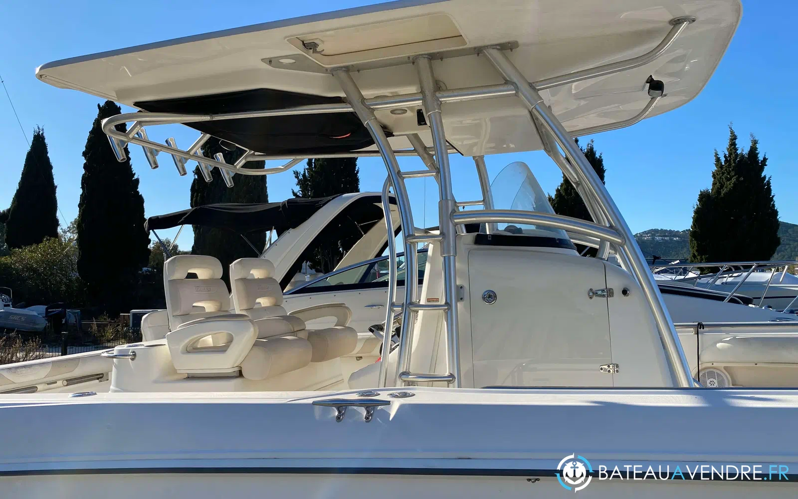 slider 3 Boston Whaler 320 Outrage