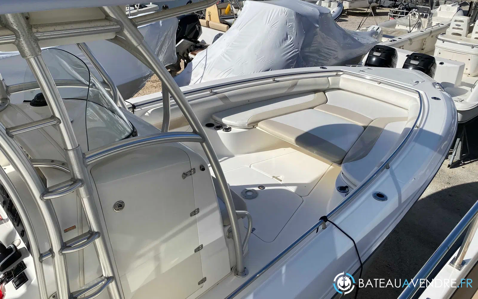 slider 4 Boston Whaler 320 Outrage