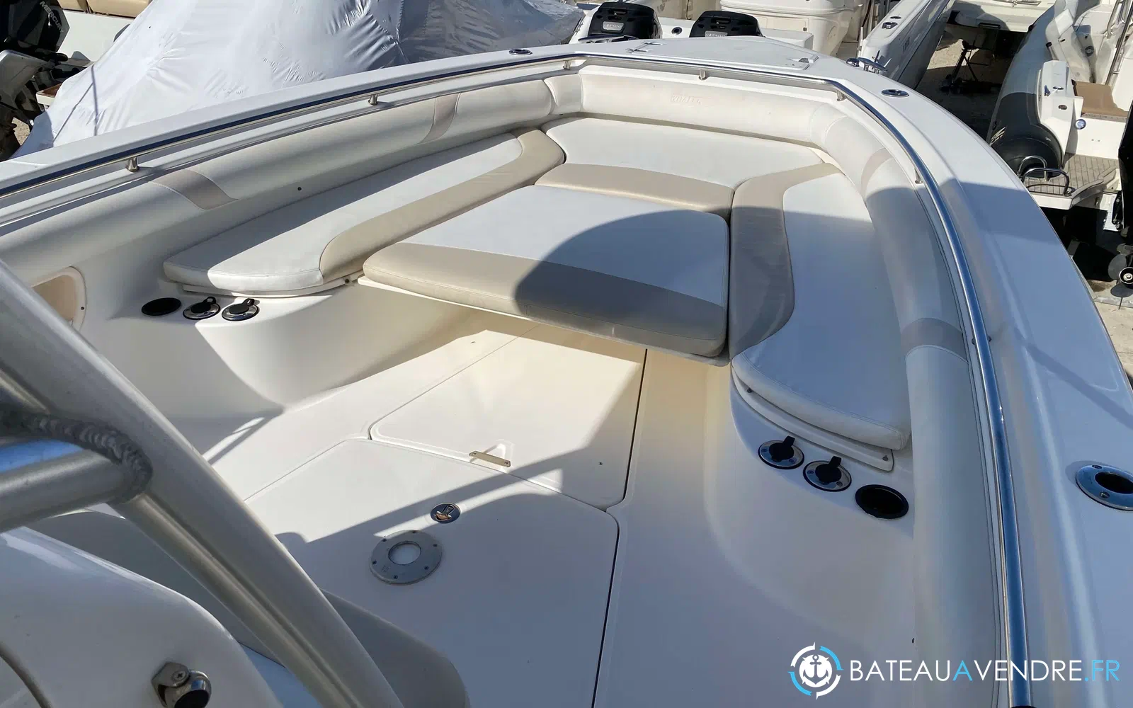 slider 5 Boston Whaler 320 Outrage