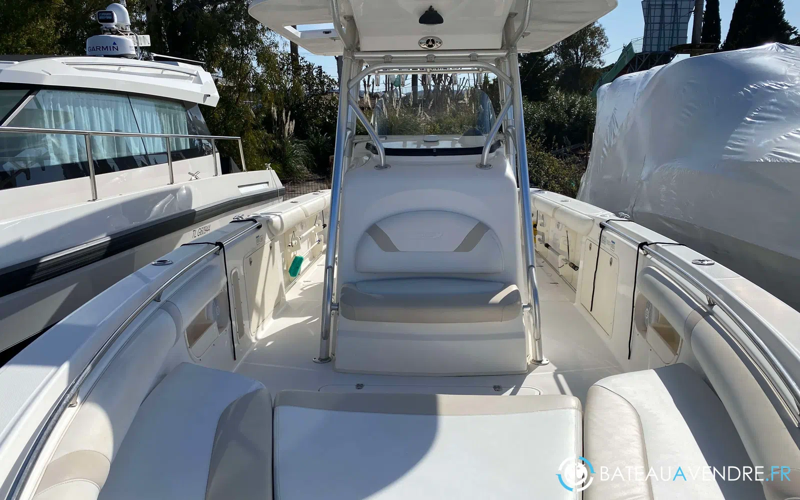 slider 6 Boston Whaler 320 Outrage