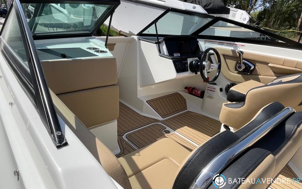 Sea Ray 210 SPX OB interieur photo 4