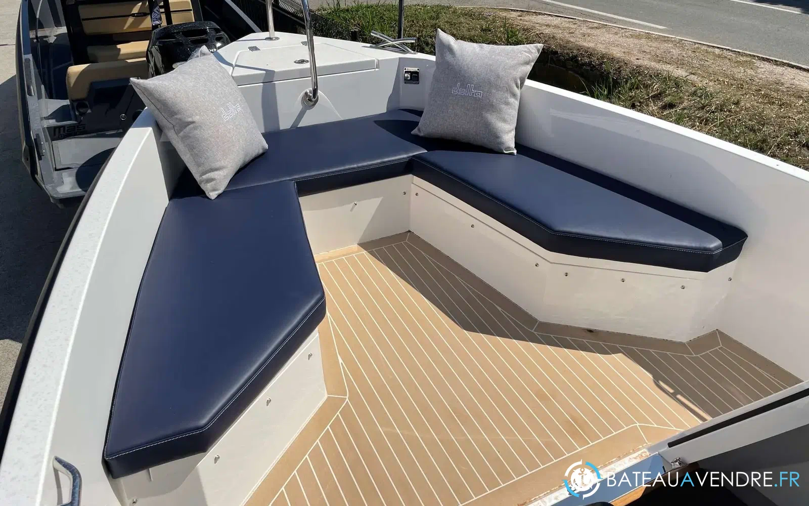 slider 10 Delta Powerboats T26