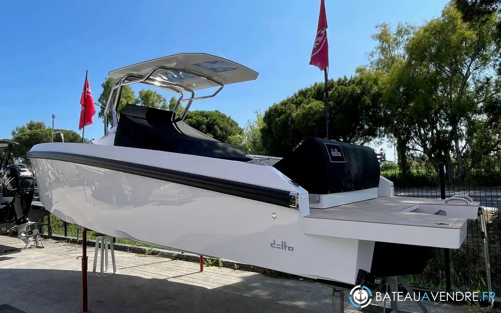 slider 11 Delta Powerboats T26