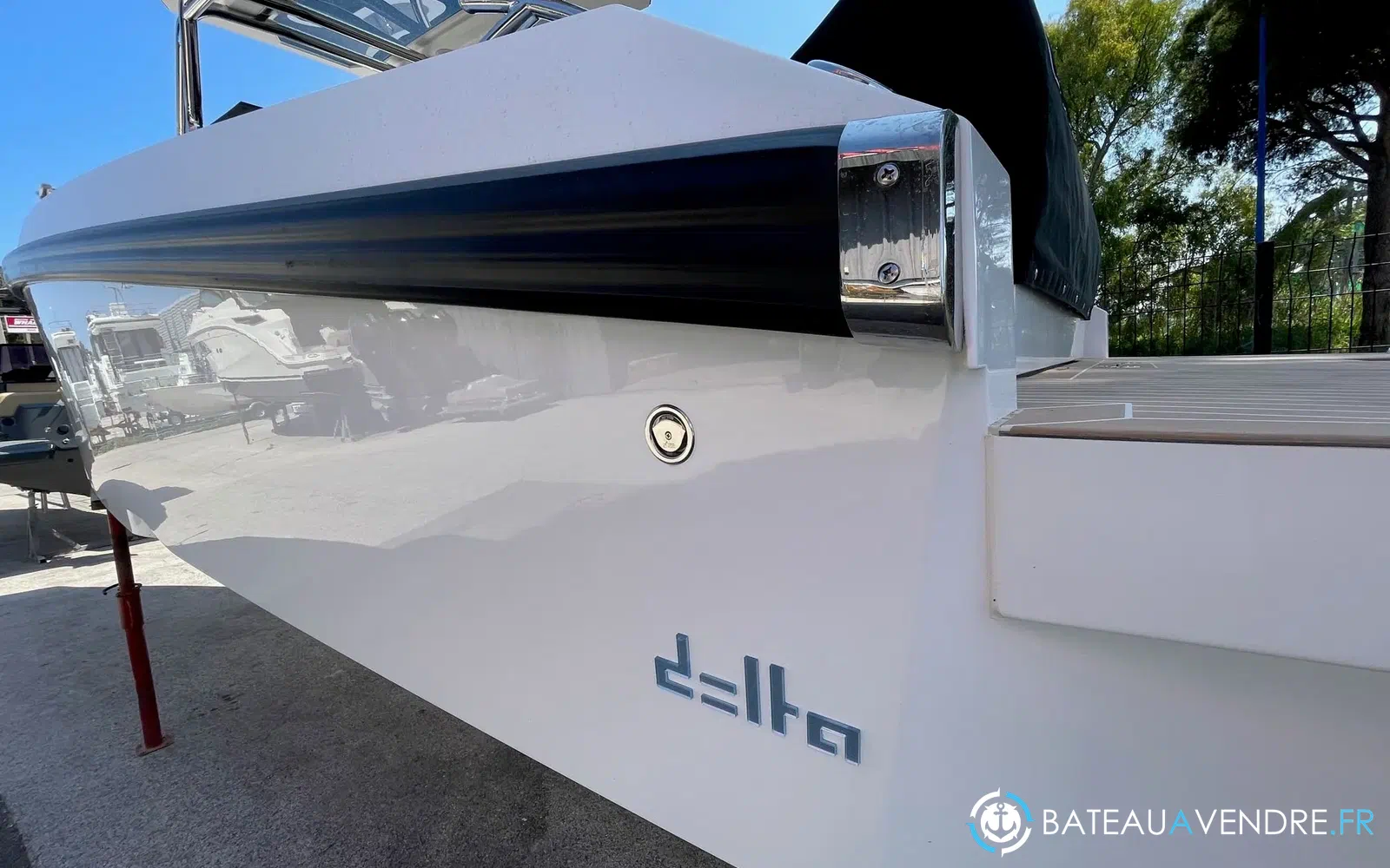 slider 12 Delta Powerboats T26